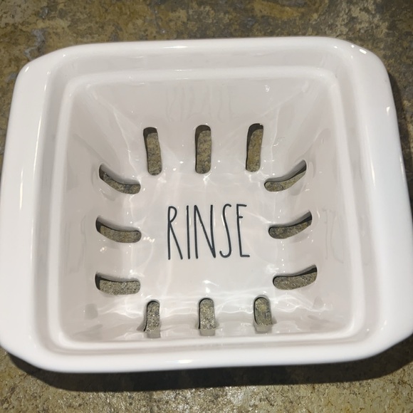 Rae Dunn Rinse Wash colanders - Picture 3 of 5
